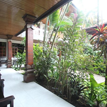 Kuta Dormitory At Simpang Inn Exteriör bild